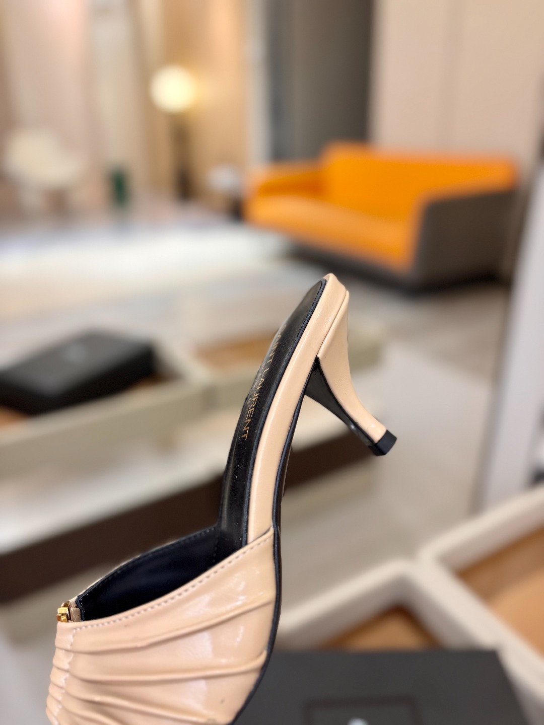 YSL「SAINT LAURENT*」 夏季新品 金属头优雅大气高跟凉鞋——————————全新春夏系列