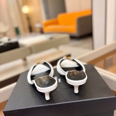 YSL「SAINT LAURENT*」 夏季新品 金属头优雅大气高跟凉鞋——————————全新春夏系列 YSL「SAINT LAURENT*」 夏季新品 金属头优雅大气高跟凉鞋——————————全新春夏系列