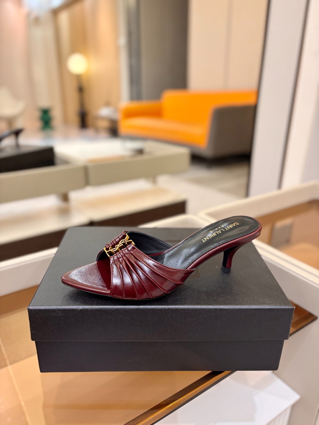 YSL「SAINT LAURENT*」 夏季新品 金属头优雅大气高跟凉鞋——————————全新春夏系列