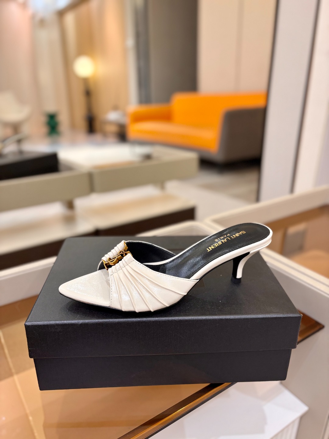 YSL「SAINT LAURENT*」 夏季新品 金属头优雅大气高跟凉鞋——————————全新春夏系列