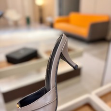 YSL「SAINT LAURENT*」 夏季新品 金属头优雅大气高跟凉鞋——————————全新春夏系列 YSL「SAINT LAURENT*」 夏季新品 金属头优雅大气高跟凉鞋——————————全新春夏系列