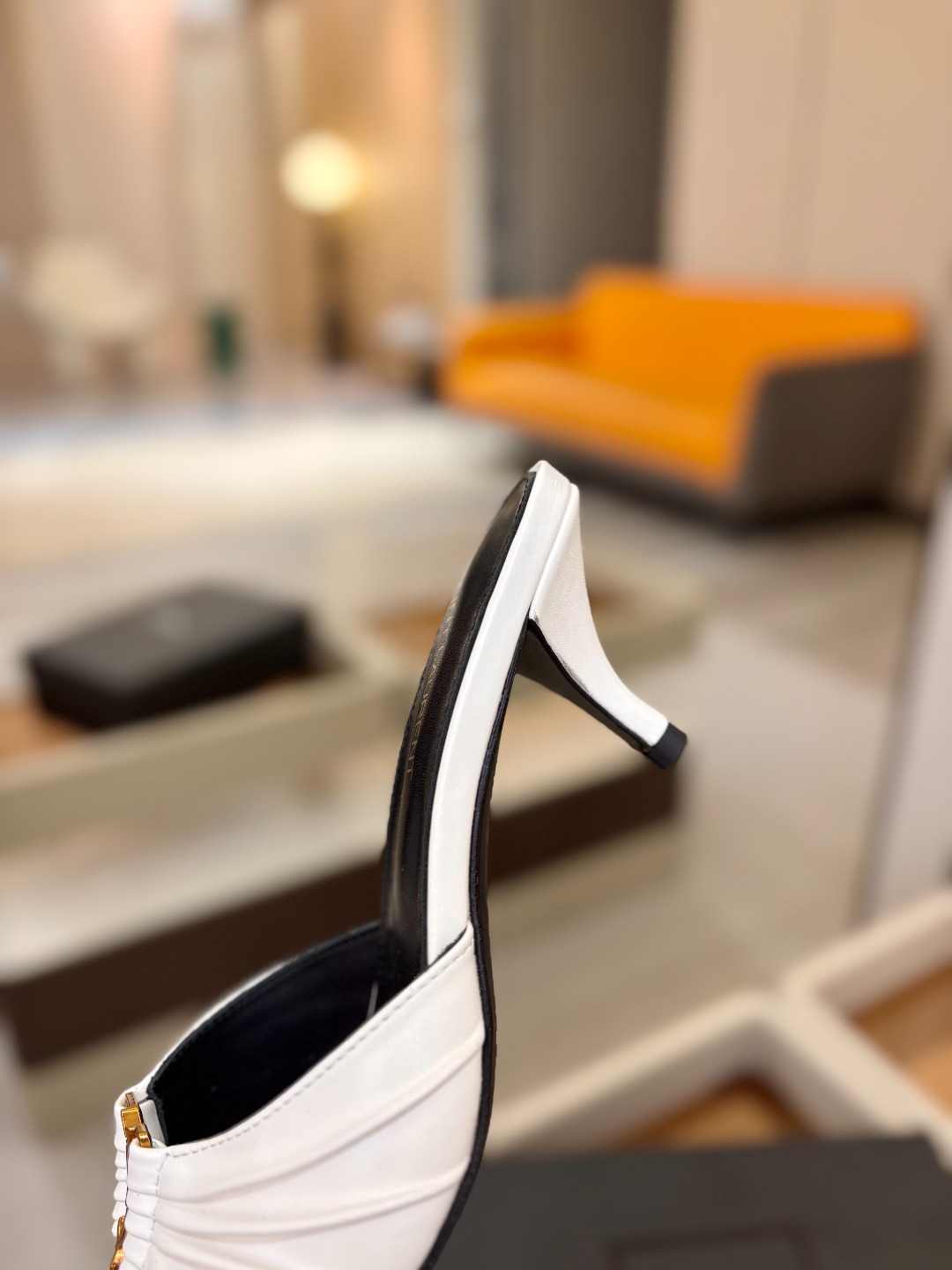 YSL「SAINT LAURENT*」 夏季新品 金属头优雅大气高跟凉鞋——————————全新春夏系列