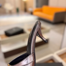 YSL「SAINT LAURENT*」 夏季新品 金属头优雅大气高跟凉鞋——————————全新春夏系列 YSL「SAINT LAURENT*」 夏季新品 金属头优雅大气高跟凉鞋——————————全新春夏系列