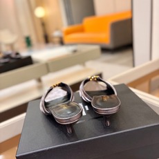 YSL「SAINT LAURENT*」 夏季新品 金属头优雅大气高跟凉鞋——————————全新春夏系列 YSL「SAINT LAURENT*」 夏季新品 金属头优雅大气高跟凉鞋——————————全新春夏系列
