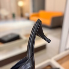 YSL「SAINT LAURENT*」 夏季新品 金属头优雅大气高跟凉鞋——————————全新春夏系列 YSL「SAINT LAURENT*」 夏季新品 金属头优雅大气高跟凉鞋——————————全新春夏系列