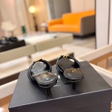 YSL「SAINT LAURENT*」 夏季新品 金属头优雅大气高跟凉鞋——————————全新春夏系列 YSL「SAINT LAURENT*」 夏季新品 金属头优雅大气高跟凉鞋——————————全新春夏系列
