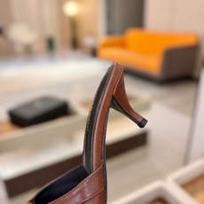 YSL「SAINT LAURENT*」 夏季新品 金属头优雅大气高跟凉鞋——————————全新春夏系列 YSL「SAINT LAURENT*」 夏季新品 金属头优雅大气高跟凉鞋——————————全新春夏系列
