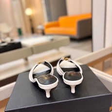 YSL「SAINT LAURENT*」 夏季新品 金属头优雅大气高跟凉鞋——————————全新春夏系列 YSL「SAINT LAURENT*」 夏季新品 金属头优雅大气高跟凉鞋——————————全新春夏系列