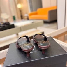 YSL「SAINT LAURENT*」 夏季新品 金属头优雅大气高跟凉鞋——————————全新春夏系列 YSL「SAINT LAURENT*」 夏季新品 金属头优雅大气高跟凉鞋——————————全新春夏系列