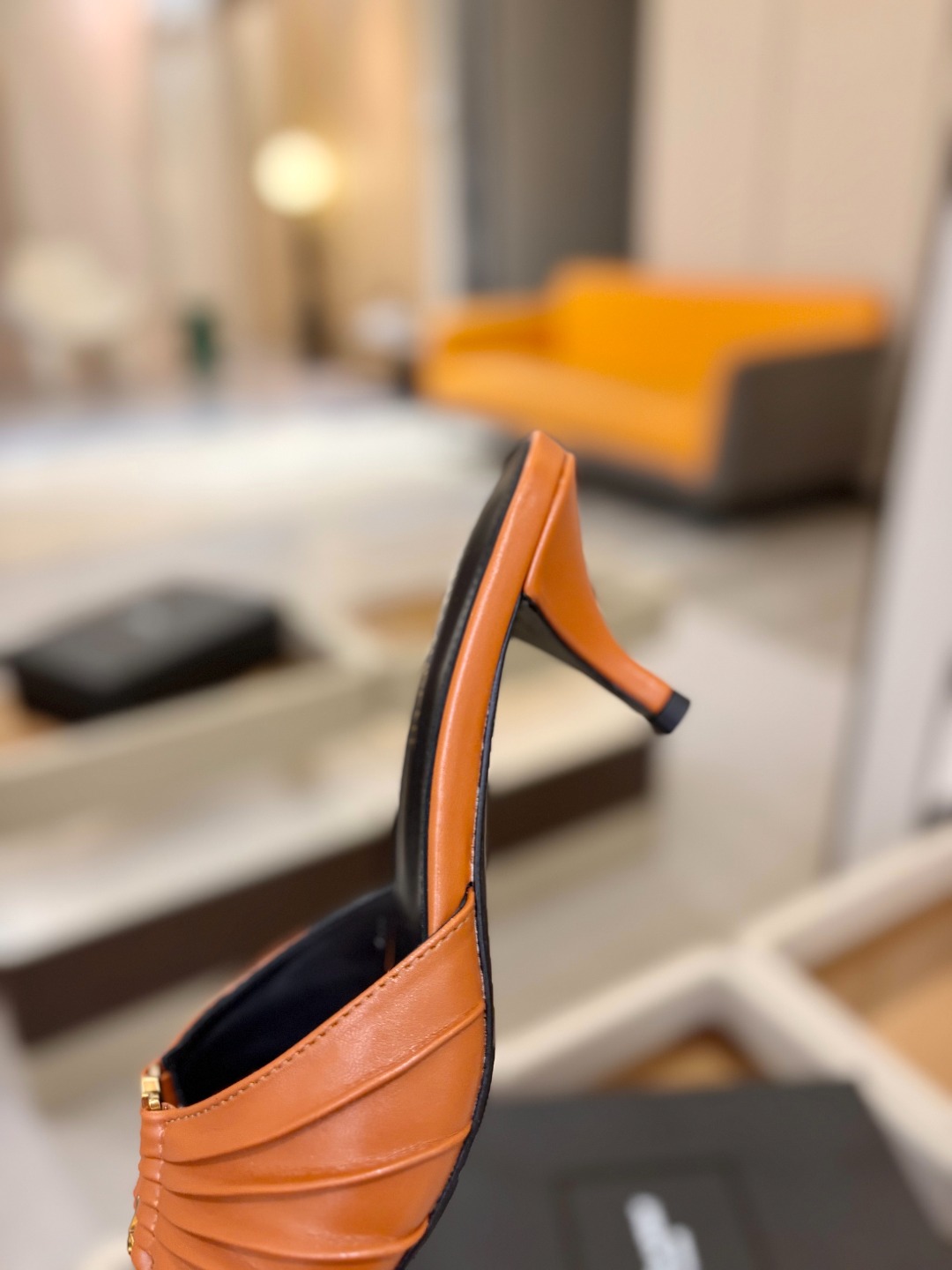YSL「SAINT LAURENT*」 夏季新品 金属头优雅大气高跟凉鞋——————————全新春夏系列