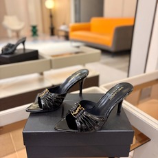 YSL「SAINT LAURENT*」 夏季新品 金属头优雅大气高跟凉鞋——————————全新春夏系列 YSL「SAINT LAURENT*」 夏季新品 金属头优雅大气高跟凉鞋——————————全新春夏系列