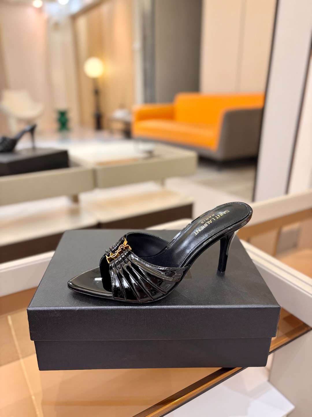 YSL「SAINT LAURENT*」 夏季新品 金属头优雅大气高跟凉鞋——————————全新春夏系列