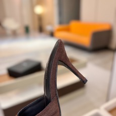 YSL「SAINT LAURENT*」 夏季新品 金属头优雅大气高跟凉鞋——————————全新春夏系列 YSL「SAINT LAURENT*」 夏季新品 金属头优雅大气高跟凉鞋——————————全新春夏系列