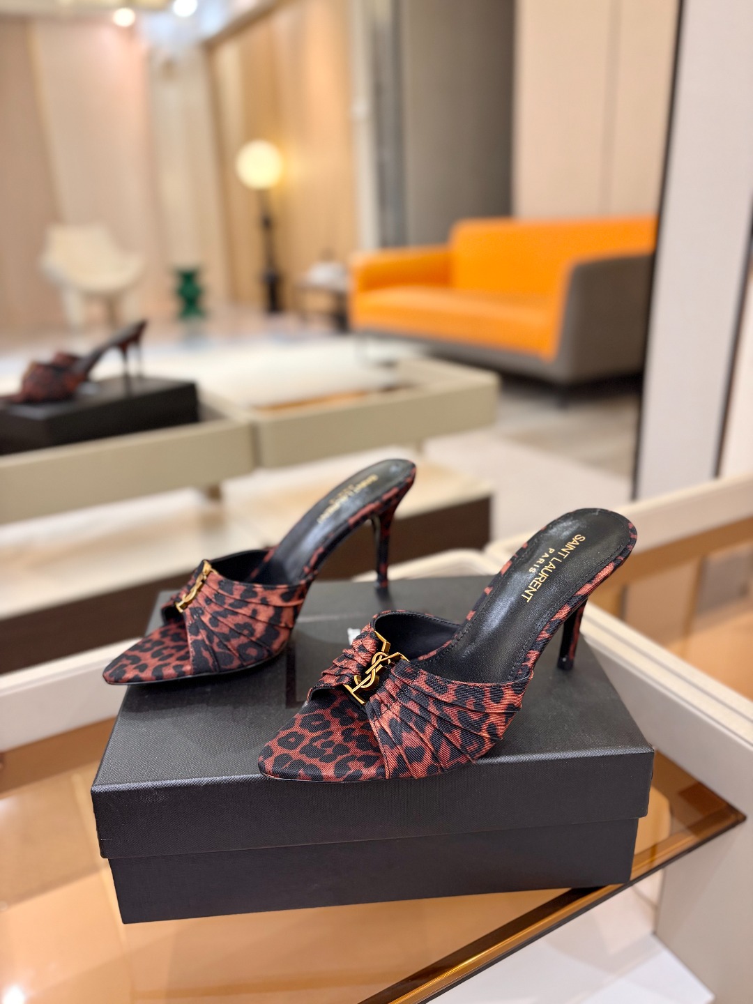 YSL「SAINT LAURENT*」 夏季新品 金属头优雅大气高跟凉鞋——————————全新春夏系列