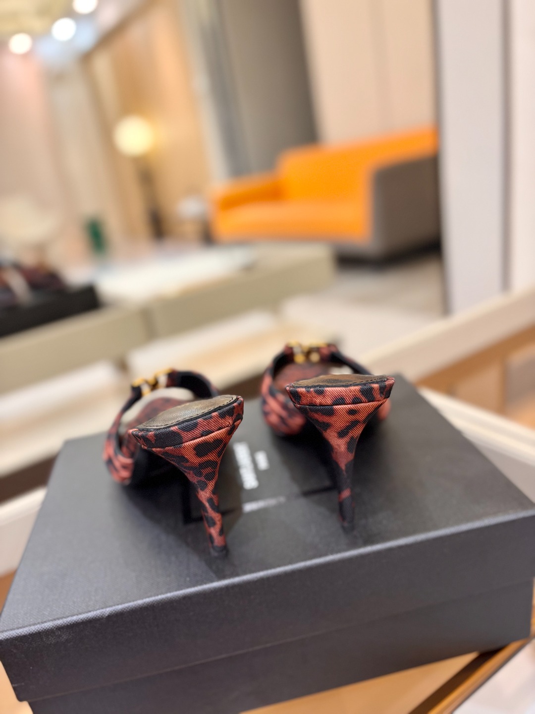 YSL「SAINT LAURENT*」 夏季新品 金属头优雅大气高跟凉鞋——————————全新春夏系列