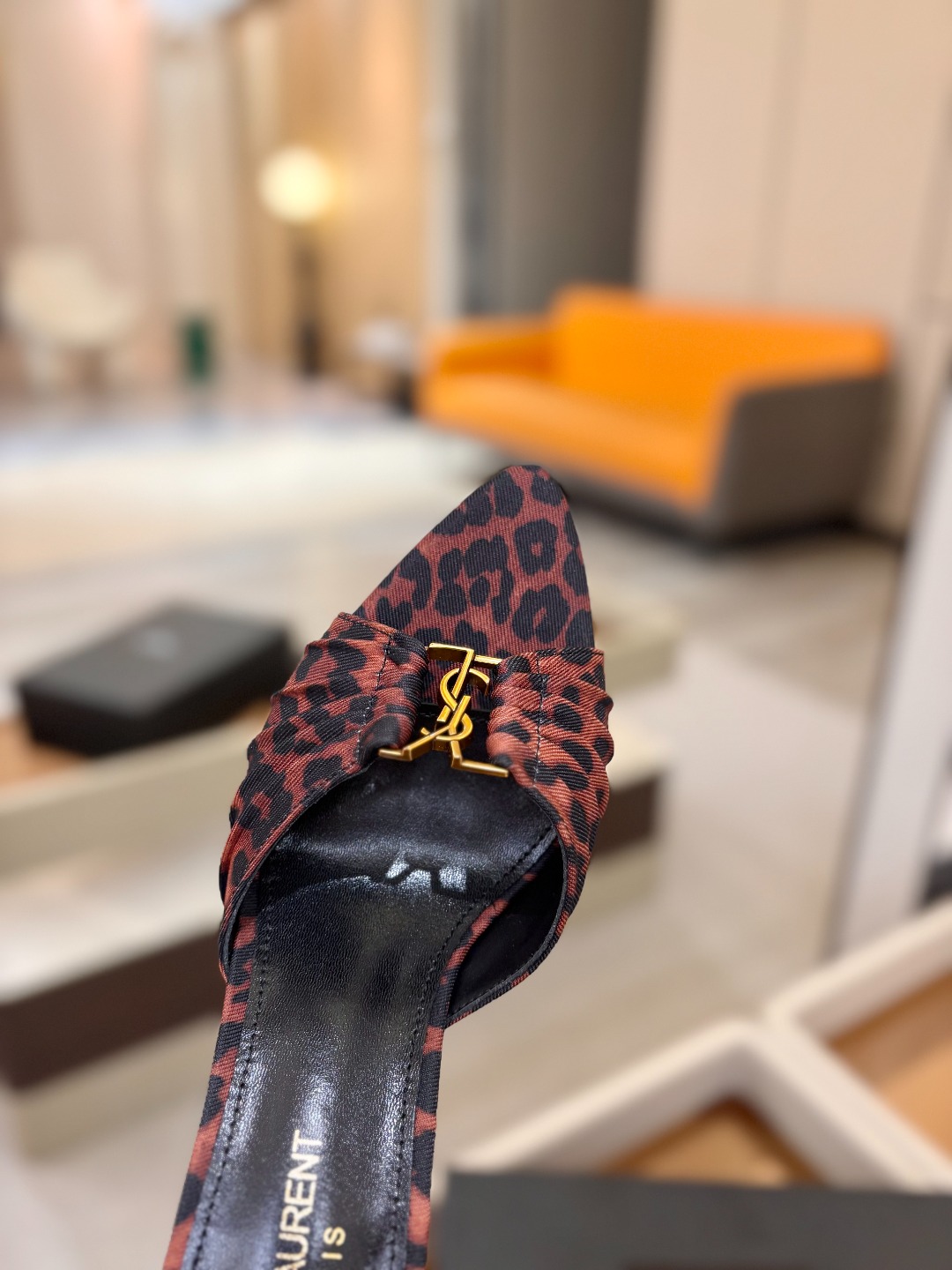 YSL「SAINT LAURENT*」 夏季新品 金属头优雅大气高跟凉鞋——————————全新春夏系列