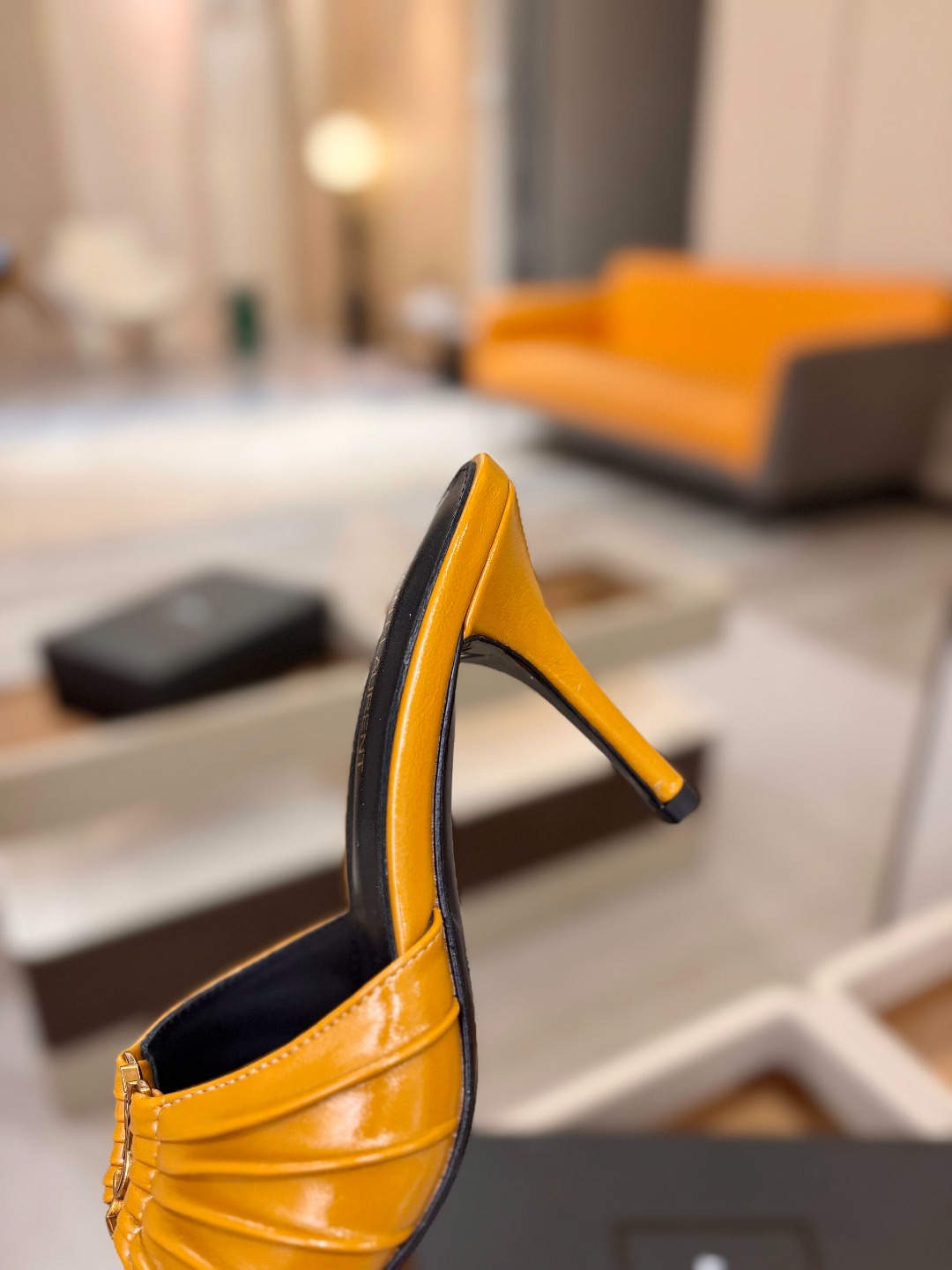 YSL「SAINT LAURENT*」 夏季新品 金属头优雅大气高跟凉鞋——————————全新春夏系列