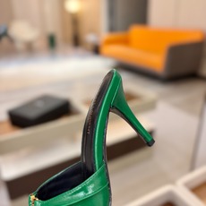 YSL「SAINT LAURENT*」 夏季新品 金属头优雅大气高跟凉鞋——————————全新春夏系列 YSL「SAINT LAURENT*」 夏季新品 金属头优雅大气高跟凉鞋——————————全新春夏系列