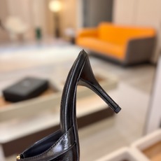 YSL「SAINT LAURENT*」 夏季新品 金属头优雅大气高跟凉鞋——————————全新春夏系列 YSL「SAINT LAURENT*」 夏季新品 金属头优雅大气高跟凉鞋——————————全新春夏系列