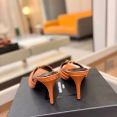YSL「SAINT LAURENT*」 夏季新品 金属头优雅大气高跟凉鞋——————————全新春夏系列 YSL「SAINT LAURENT*」 夏季新品 金属头优雅大气高跟凉鞋——————————全新春夏系列
