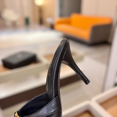 YSL「SAINT LAURENT*」 夏季新品 金属头优雅大气高跟凉鞋——————————全新春夏系列 YSL「SAINT LAURENT*」 夏季新品 金属头优雅大气高跟凉鞋——————————全新春夏系列