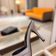 YSL「SAINT LAURENT*」 夏季新品 金属头优雅大气高跟凉鞋——————————全新春夏系列 YSL「SAINT LAURENT*」 夏季新品 金属头优雅大气高跟凉鞋——————————全新春夏系列