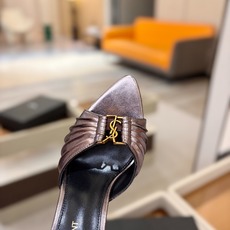 YSL「SAINT LAURENT*」 夏季新品 金属头优雅大气高跟凉鞋——————————全新春夏系列 YSL「SAINT LAURENT*」 夏季新品 金属头优雅大气高跟凉鞋——————————全新春夏系列