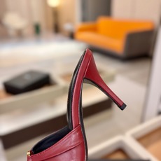 YSL「SAINT LAURENT*」 夏季新品 金属头优雅大气高跟凉鞋——————————全新春夏系列 YSL「SAINT LAURENT*」 夏季新品 金属头优雅大气高跟凉鞋——————————全新春夏系列