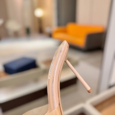 Le Silla 胶片透明尖头细跟凉拖|氛围感天花板谁能拒绝一双温柔到骨子里的胶片高跟拖!通透PVC鞋 Le Silla 胶片透明尖头细跟凉拖|氛围感天花板谁能拒绝一双温柔到骨子里的胶片高跟拖!通透PVC鞋