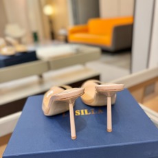Le Silla 胶片透明尖头细跟凉拖|氛围感天花板谁能拒绝一双温柔到骨子里的胶片高跟拖!通透PVC鞋 Le Silla 胶片透明尖头细跟凉拖|氛围感天花板谁能拒绝一双温柔到骨子里的胶片高跟拖!通透PVC鞋