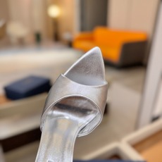 Le Silla 漆皮细跟凉拖|温柔氛围感天花板 漆皮自带柔光滤镜,一眼沦陷的高级裸色,完美贴合肤色, Le Silla 漆皮细跟凉拖|温柔氛围感天花板 漆皮自带柔光滤镜,一眼沦陷的高级裸色,完美贴合肤色,