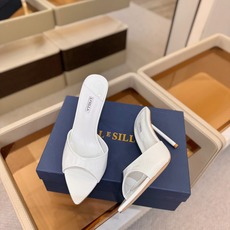 Le Silla 漆皮细跟凉拖|温柔氛围感天花板 漆皮自带柔光滤镜,一眼沦陷的高级裸色,完美贴合肤色, Le Silla 漆皮细跟凉拖|温柔氛围感天花板 漆皮自带柔光滤镜,一眼沦陷的高级裸色,完美贴合肤色,