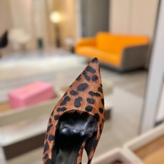 🤍 Paris Texas 真正的奢华,往往赢在敢于打破常规的勇气。Paris Texas 后空高跟鞋 🤍 Paris Texas 真正的奢华,往往赢在敢于打破常规的勇气。Paris Texas 后空高跟鞋