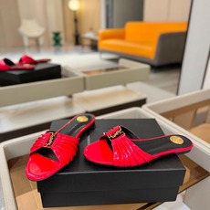 YSL「SAINT LAURENT*」 夏季新品 优雅大气拖鞋 —————————— 平底设计拉长腿部线条, 瞬间点 YSL「SAINT LAURENT*」 夏季新品 优雅大气拖鞋 —————————— 平底设计拉长腿部线条, 瞬间点