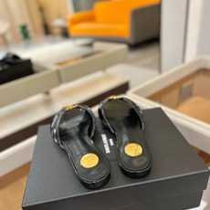 YSL「SAINT LAURENT*」 夏季新品 优雅大气拖鞋 —————————— 平底设计拉长腿部线条, 瞬间点 YSL「SAINT LAURENT*」 夏季新品 优雅大气拖鞋 —————————— 平底设计拉长腿部线条, 瞬间点
