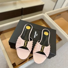 YSL「SAINT LAURENT*」 夏季新品 优雅大气拖鞋 —————————— 平底设计拉长腿部线条, 瞬间点 YSL「SAINT LAURENT*」 夏季新品 优雅大气拖鞋 —————————— 平底设计拉长腿部线条, 瞬间点