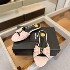 YSL「SAINT LAURENT*」 夏季新品 优雅大气拖鞋 —————————— 平底设计拉长腿部线条, 瞬间点 YSL「SAINT LAURENT*」 夏季新品 优雅大气拖鞋 —————————— 平底设计拉长腿部线条, 瞬间点