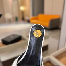 YSL「SAINT LAURENT*」 夏季新品 优雅大气拖鞋 —————————— 平底设计拉长腿部线条, 瞬间点 YSL「SAINT LAURENT*」 夏季新品 优雅大气拖鞋 —————————— 平底设计拉长腿部线条, 瞬间点