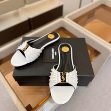 YSL「SAINT LAURENT*」 夏季新品 优雅大气拖鞋 —————————— 平底设计拉长腿部线条, 瞬间点 YSL「SAINT LAURENT*」 夏季新品 优雅大气拖鞋 —————————— 平底设计拉长腿部线条, 瞬间点