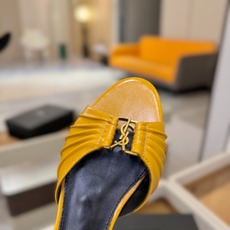 YSL「SAINT LAURENT*」 夏季新品 优雅大气拖鞋 —————————— 平底设计拉长腿部线条, 瞬间点 YSL「SAINT LAURENT*」 夏季新品 优雅大气拖鞋 —————————— 平底设计拉长腿部线条, 瞬间点