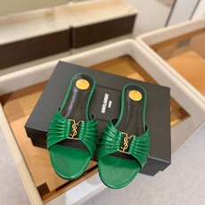 YSL「SAINT LAURENT*」 夏季新品 优雅大气拖鞋 —————————— 平底设计拉长腿部线条, 瞬间点 YSL「SAINT LAURENT*」 夏季新品 优雅大气拖鞋 —————————— 平底设计拉长腿部线条, 瞬间点