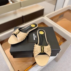 YSL「SAINT LAURENT*」 夏季新品 优雅大气拖鞋 —————————— 平底设计拉长腿部线条, 瞬间点 YSL「SAINT LAURENT*」 夏季新品 优雅大气拖鞋 —————————— 平底设计拉长腿部线条, 瞬间点