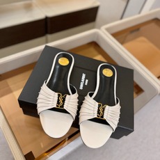YSL「SAINT LAURENT*」 夏季新品 优雅大气拖鞋 —————————— 平底设计拉长腿部线条, 瞬间点 YSL「SAINT LAURENT*」 夏季新品 优雅大气拖鞋 —————————— 平底设计拉长腿部线条, 瞬间点