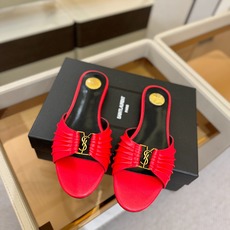 YSL「SAINT LAURENT*」 夏季新品 优雅大气拖鞋 —————————— 平底设计拉长腿部线条, 瞬间点 YSL「SAINT LAURENT*」 夏季新品 优雅大气拖鞋 —————————— 平底设计拉长腿部线条, 瞬间点