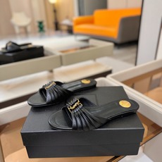 YSL「SAINT LAURENT*」 夏季新品 优雅大气拖鞋 —————————— 平底设计拉长腿部线条, 瞬间点 YSL「SAINT LAURENT*」 夏季新品 优雅大气拖鞋 —————————— 平底设计拉长腿部线条, 瞬间点