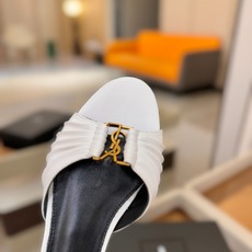 YSL「SAINT LAURENT*」 夏季新品 优雅大气拖鞋 —————————— 平底设计拉长腿部线条, 瞬间点 YSL「SAINT LAURENT*」 夏季新品 优雅大气拖鞋 —————————— 平底设计拉长腿部线条, 瞬间点