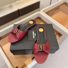 YSL「SAINT LAURENT*」 夏季新品 优雅大气拖鞋 —————————— 平底设计拉长腿部线条, 瞬间点 YSL「SAINT LAURENT*」 夏季新品 优雅大气拖鞋 —————————— 平底设计拉长腿部线条, 瞬间点
