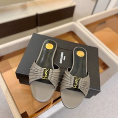 YSL「SAINT LAURENT*」 夏季新品 优雅大气拖鞋 —————————— 平底设计拉长腿部线条, 瞬间点 YSL「SAINT LAURENT*」 夏季新品 优雅大气拖鞋 —————————— 平底设计拉长腿部线条, 瞬间点