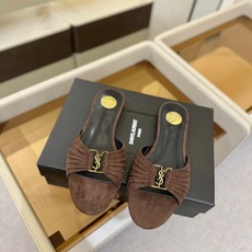 YSL「SAINT LAURENT*」 夏季新品 优雅大气拖鞋 —————————— 平底设计拉长腿部线条, 瞬间点 YSL「SAINT LAURENT*」 夏季新品 优雅大气拖鞋 —————————— 平底设计拉长腿部线条, 瞬间点