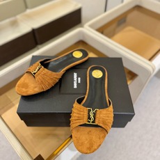 YSL「SAINT LAURENT*」 夏季新品 优雅大气拖鞋 —————————— 平底设计拉长腿部线条, 瞬间点 YSL「SAINT LAURENT*」 夏季新品 优雅大气拖鞋 —————————— 平底设计拉长腿部线条, 瞬间点